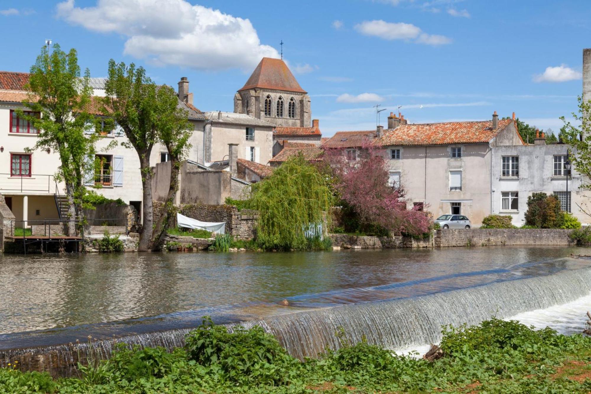 Gite L'Oree Des Buis, Piscine Privatisable Vouille  Exterior photo
